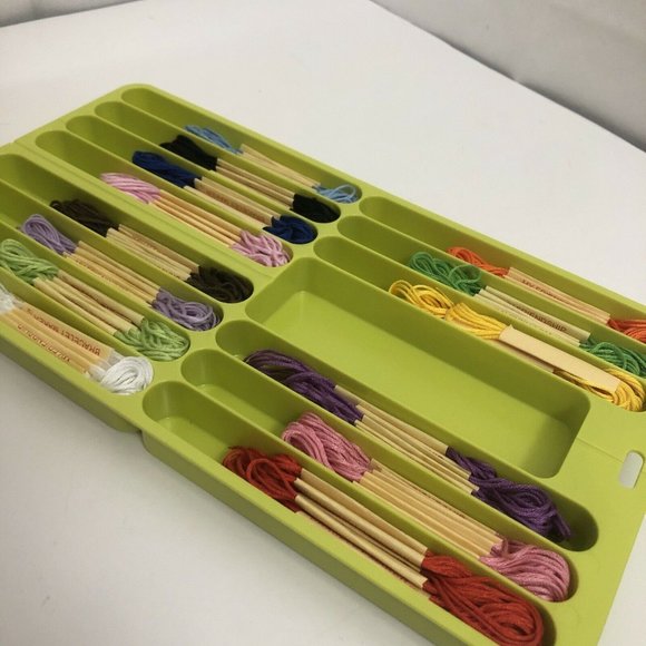 My Friendship Bracelet Maker -Travel Ready - Picture 7 of 12